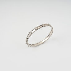 بنگل ونکلیف تو پر سفید