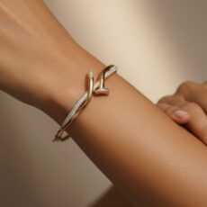 دستبند میخ کارلو